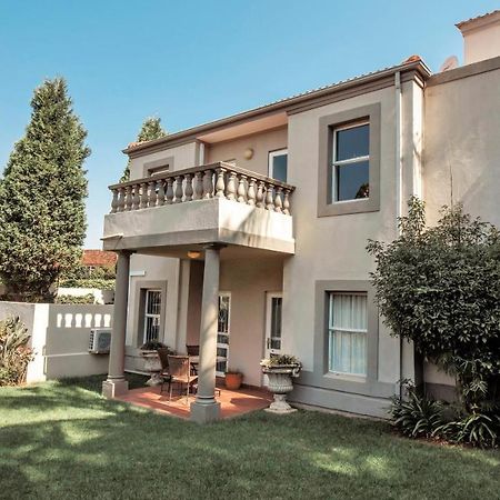 Villa Via Executive Suites With Power Back-Up Sandton Exteriér fotografie